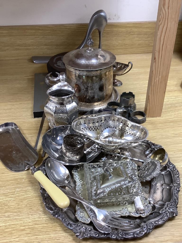 A quantity of plated wares